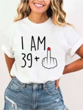 I AM 39+ Graphic 40th Birthday T-Shirt White with Black & Red Print Size XL